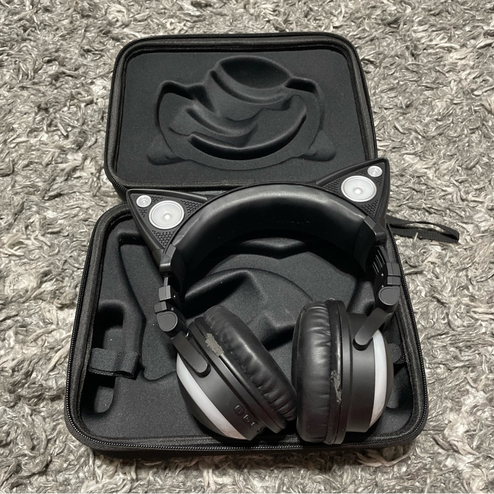 Brookstone AR102A4BKA Over Ear Wireless Headphone “headset Only “